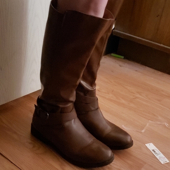 Boots - Picture 3 of 4